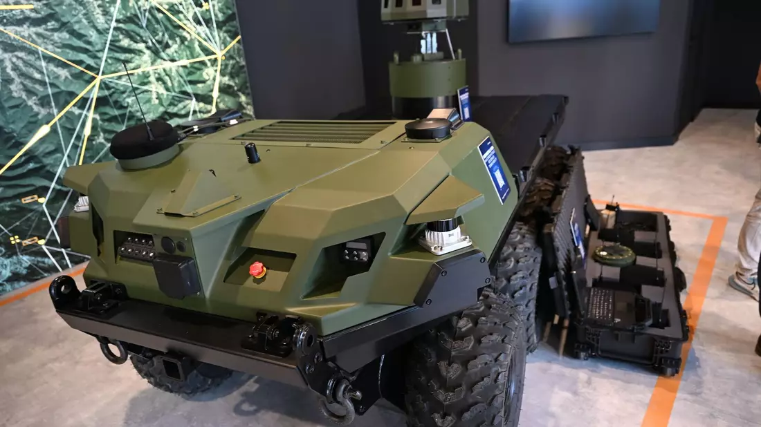 Der Mission Master, ein unbemanntes militärisches Fahrzeug von Rheinmetall.  - Bild: Wolf von Dewitz/dpa