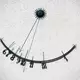 Sonnenuhr und Armbanduhr zeigen nicht exakt dieselbe Zeit. (Archivbild) - Bild: picture alliance / ZB
