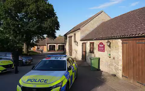 Der Besuch in einem britischen Zoo endet für einen Dreijährigen dramatisch: Ein Mann soll ihn in das Krokodilgehege geworfen haben, das Kind wird schwer verletzt.  - Foto: Joe Giddens/PA Wire/dpa