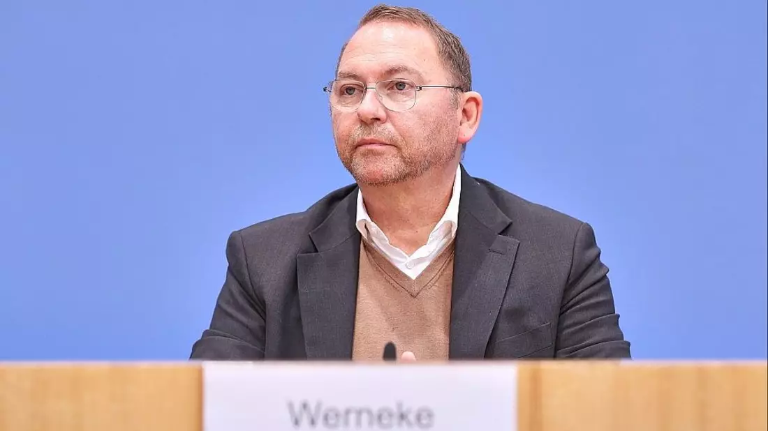 Verdi-Chef Werneke fordert Stabilisierung des Rentenniveaus