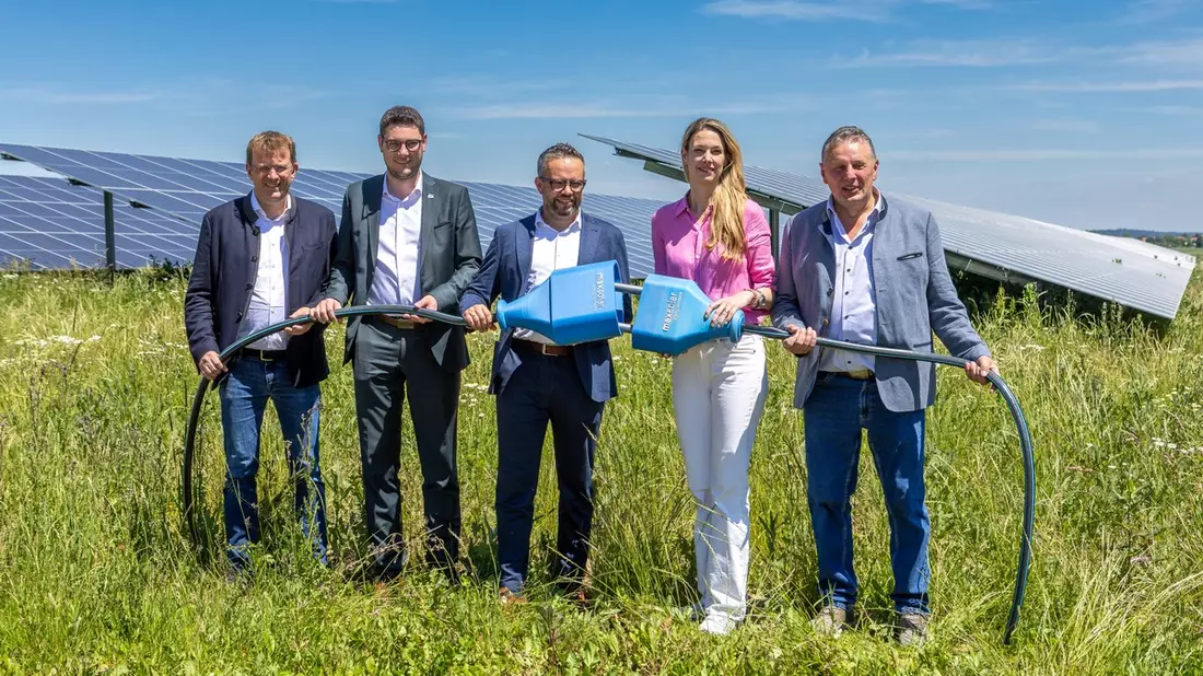 76-MWp-Solargroßpark im Landkreis Donau-Ries stärkt regionale Energieversorgung und Infrastruktur. 126.672 Module. Keine EEG-Förderung. Rund 76 MWp installierte Leistung. - Bild: presseportal.de