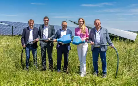 76-MWp-Solargroßpark im Landkreis Donau-Ries stärkt regionale Energieversorgung und Infrastruktur. 126.672 Module. Keine EEG-Förderung. Rund 76 MWp installierte Leistung. - Foto: presseportal.de