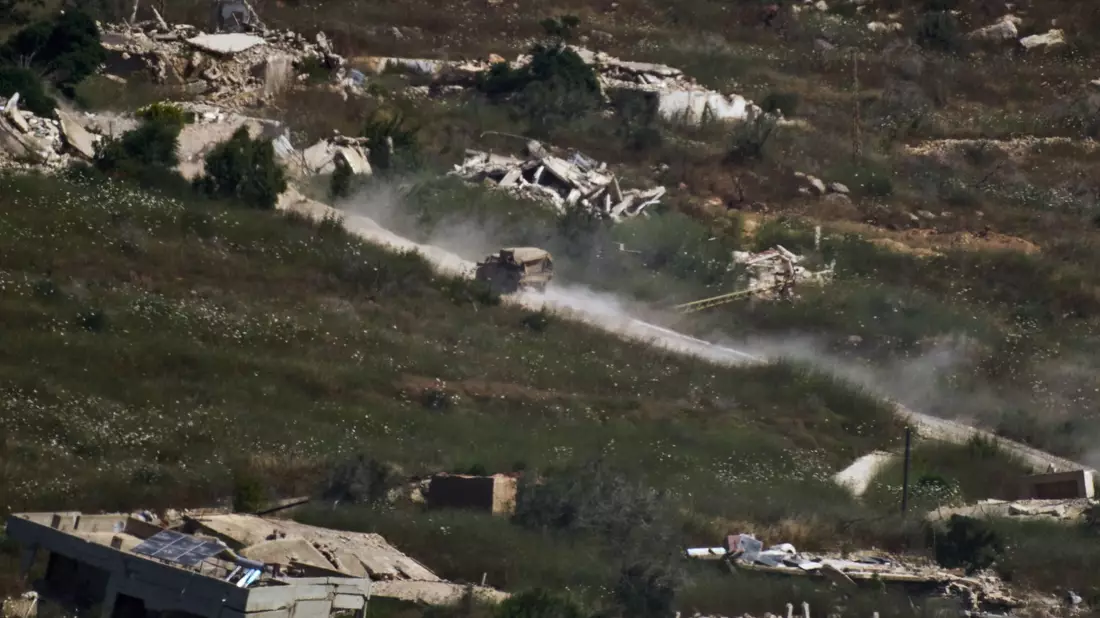 Die israelische Armee ist im Südlibanon weiter präsent. - Bild: Leo Correa/AP/dpa