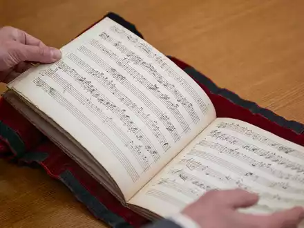 Das im Februar entdeckte Musikheft wirft neues Licht auf Mozarts letzten Aufenthalt in Paris. - Foto: Jérémy Halkin/Französische Nationalbibliothek/dpa
