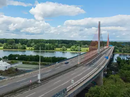 Die Bonner Rheinbrücke wurde Anfang Juni komplett für den Verkehr gesperrt. (Archivbild) - Foto: Benjamin Westhoff/dpa