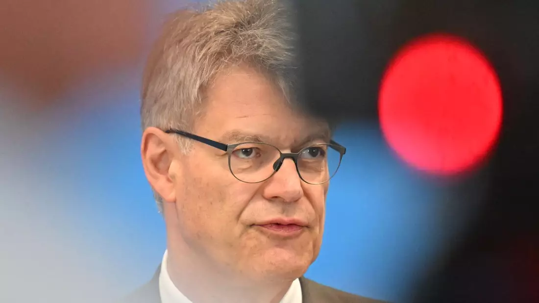 Schnieder will beim Neubau aufs Tempo drücken. - Bild: Henning Kaiser/dpa