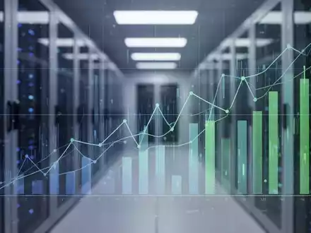 Abstrakte digitale Diagramme und Grafiken in kühlen Blau- und Grüntönen, überlagert auf einem unscharfen Hintergrund eines Rechenzentrums. - Foto: über boerse-global.de