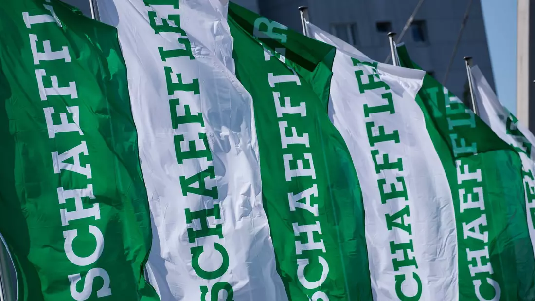 Der fränkische Zulieferer Schaeffler will mit einem französischen Partner schon bald 100 Kampf- und Abfangdrohnen pro Tag produzieren (Archivbild).  - Bild: Daniel Karmann/dpa