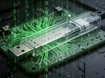 A glowing green circuit board connected to a translucent USB drive, with binary code overlaid, symbolizing digital threat. - Foto: über boerse-global.de