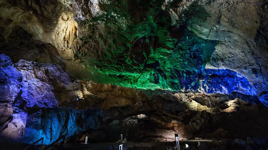 In der Iberger Tropfsteinhöhle herrschen um die 10 Grad Celsius. (Archivbild) - Bild: Swen Pförtner/dpa