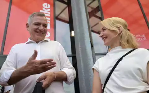 Jan van Aken und Ines Schwerdtner haben die Linke seit 2024 aus dem Umfragetief geführt. - Foto: Michael Bahlo/dpa