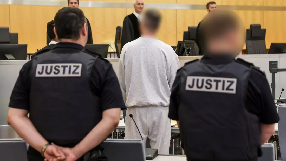 Rechtsradikaler soll im Darknet zu Mordanschlägen auf Politiker aufgerufen haben. (Archivbild) - Bild: Oliver Berg/dpa