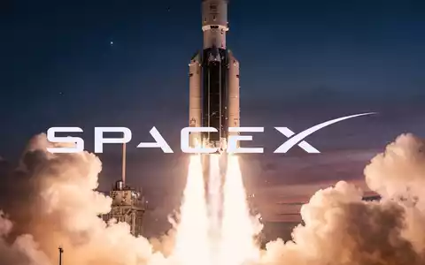 Eine SpaceX Falcon 9 Rakete startet in einen dramatischen Dämmerungshimmel, symbolisiert Wachstum und Investment-Grade-Status. - Foto: über boerse-global.de