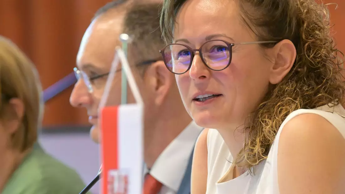 Sie leitete heute die Verbraucherschutzministerkonferenz in Potsdam: Brandenburgs Ministerin Hanka Mittelstädt.  - Bild: Michael Bahlo/dpa