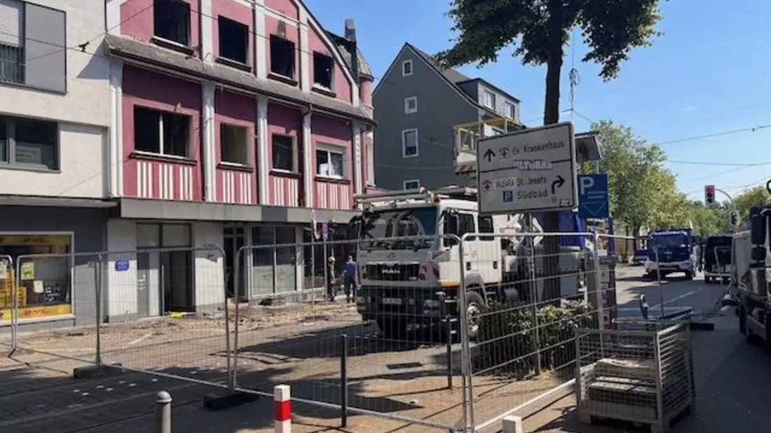 FW-BO: Abschlussmeldung Großbrand Hattinger Straße: Umfangreiche Löschmaßnahmen der Feuerwehr beendet - Bild: presseportal.de