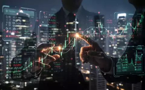 Shadowy hands interacting with digital screens and data streams, symbolizing financial fraud and the complexity of modern transactions. - Foto: über boerse-global.de