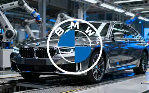 Ein elegantes, modernes BMW-Fahrzeug auf einer Produktionslinie mit Roboterarmen im Hintergrund. - Foto: über boerse-global.de