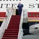Ist besonders stolz auf seinen geschenkten Jumbojet: US-Präsident Trump. - Bild: Manuel Balce Ceneta/AP/dpa