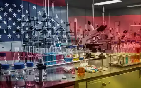 Eine stilisierte Darstellung einer pharmazeutischen Fabrik mit US- und deutschen Flaggen, die Handelsbeziehungen und politische Auswirkungen symbolisieren. - Foto: über boerse-global.de