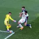 Bei fast jedem Ballkontakt ausgebuht: Marokkos Achraf Hakimi (r).  - Bild: Martin Rickett/PA Wire/dpa