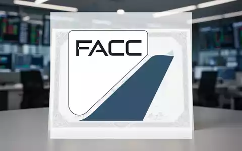 Eine FACC-Aktie mit einem Diagramm, das einen Anstieg von 169 % in zwölf Monaten zeigt, in einem Finanzbüro. - Foto: über boerse-global.de