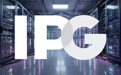 Ein modernes Rechenzentrum mit leuchtenden Server-Racks und komplexer Verkabelung in kühlen Farbtönen. - Foto: über boerse-global.de