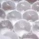Eiswürfel gibt es auch als Eiskugeln. - Bild: Sven Kaeuler/dpa