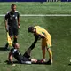 Szene, die das WM-Debüt trübt: Zwayer erlitt Krämpfe. - Bild: Maddy Grassy/FR172029 AP/AP/dpa