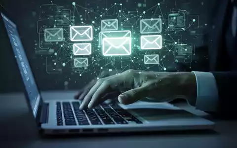 A hand over a keyboard with a holographic projection of slow-loading email icons, symbolizing technical issues and performance gaps. - Foto: über boerse-global.de