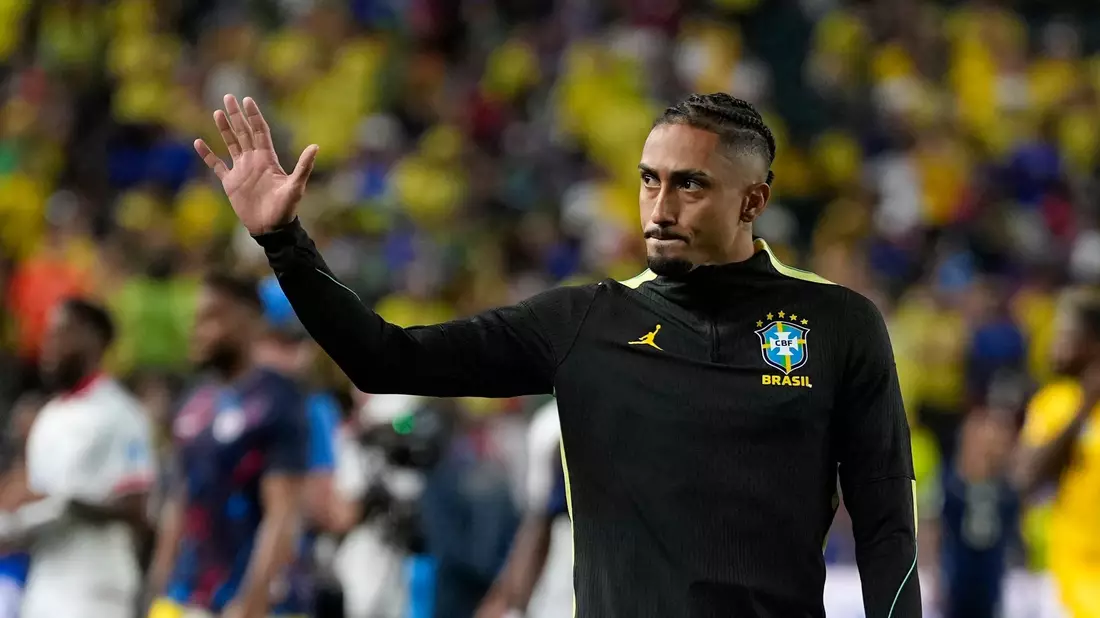 Brasiliens Offensiv-Ass Raphinha musste angeschlagen raus. - Bild: Matt Slocum/AP/dpa