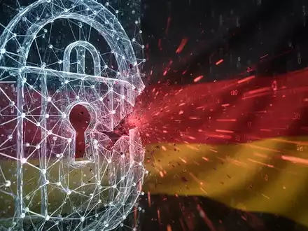 Eine digitale Firewall mit roten Datenströmen, die aus einem Riss entweichen, vor einem dunklen Hintergrund mit angedeuteten deutschen Farben. - Foto: über boerse-global.de