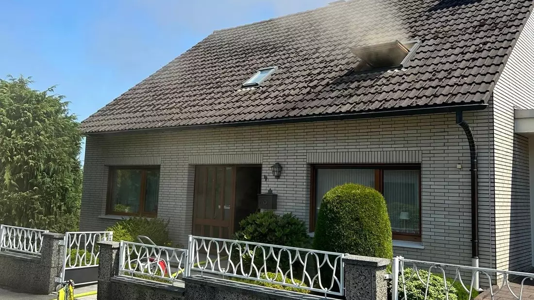 FW-EN: Feuerwehr löscht Zimmerbrand - Bild: presseportal.de