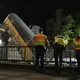 Die Waggons stürzten von einer Brücke. - Bild: Ehsan Monajati/dpa