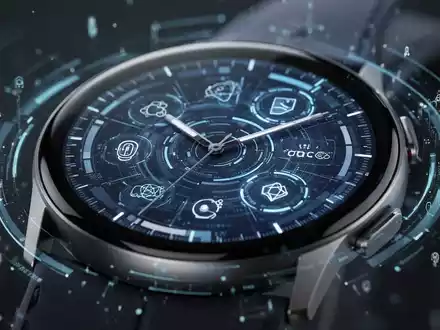 Close-up of a sleek smartwatch face with a futuristic digital interface, displaying complex data and AI features. - Foto: über boerse-global.de