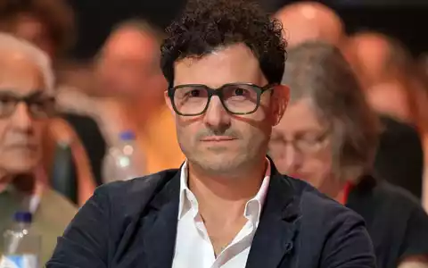 Luigi Pantisano kandidiert heute beim Bundesparteitag der Linken als Parteivorsitzender. - Foto: Michael Bahlo/dpa