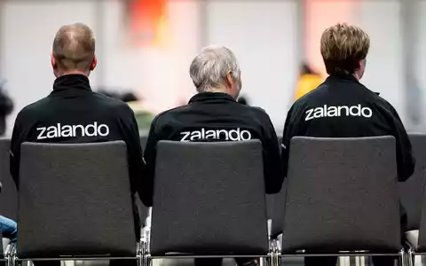 Über den Sozialplan bei Zalando in Erfurt wird nun in einer Einigungsstelle verhandelt. (Illustration). - Foto: Jacob Schröter/dpa