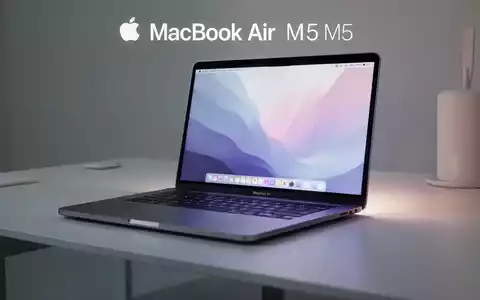An open Apple MacBook Air M5 laptop on a desk, its screen glowing, symbolizing technology discounts and sales. - Foto: über boerse-global.de