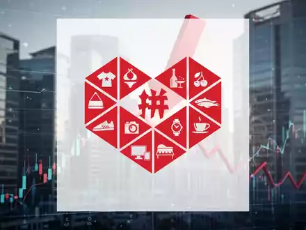 Ein roter Pfeil zeigt auf einen fallenden Aktienkurs auf einem digitalen Bildschirm mit Finanzgebäuden im Hintergrund. - Foto: über boerse-global.de