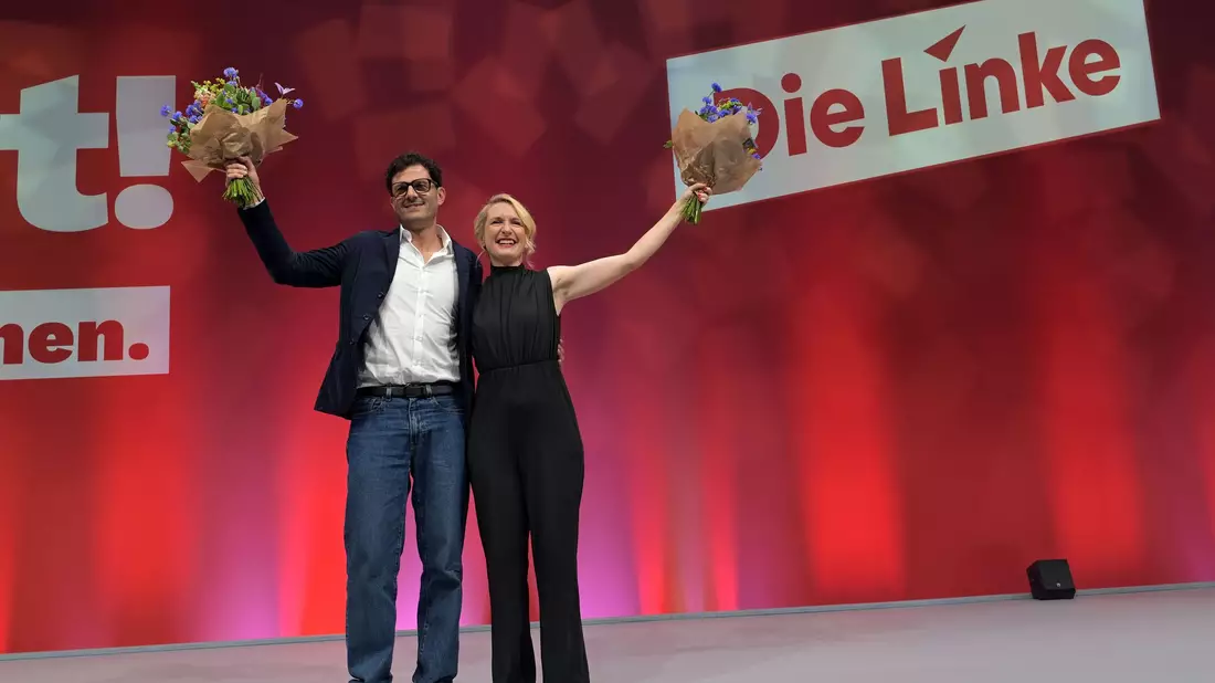 Luigi Pantisano steht gemeinsam mit Ines Schwerdtner an der Spitze der Linken.  - Bild: Michael Bahlo/dpa