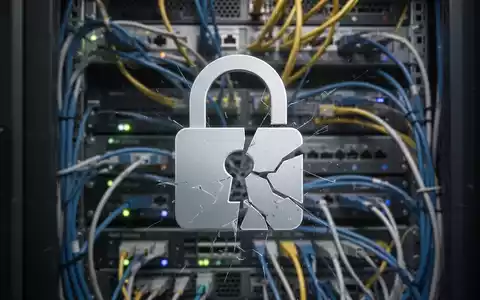 A digital padlock icon, slightly ajar, superimposed over a blurred background of server racks and networking cables, symbolizing a security vulnerability. - Foto: über boerse-global.de