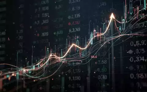 Abstrakte Darstellung von Finanzdaten und Aktienhandel mit leuchtenden Linien und Zahlen auf dunklem Hintergrund. - Foto: über boerse-global.de