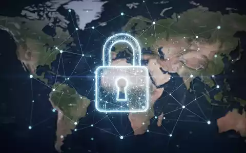 A glowing digital padlock over a global network, symbolizing enhanced cybersecurity and data protection measures across continents. - Foto: über boerse-global.de