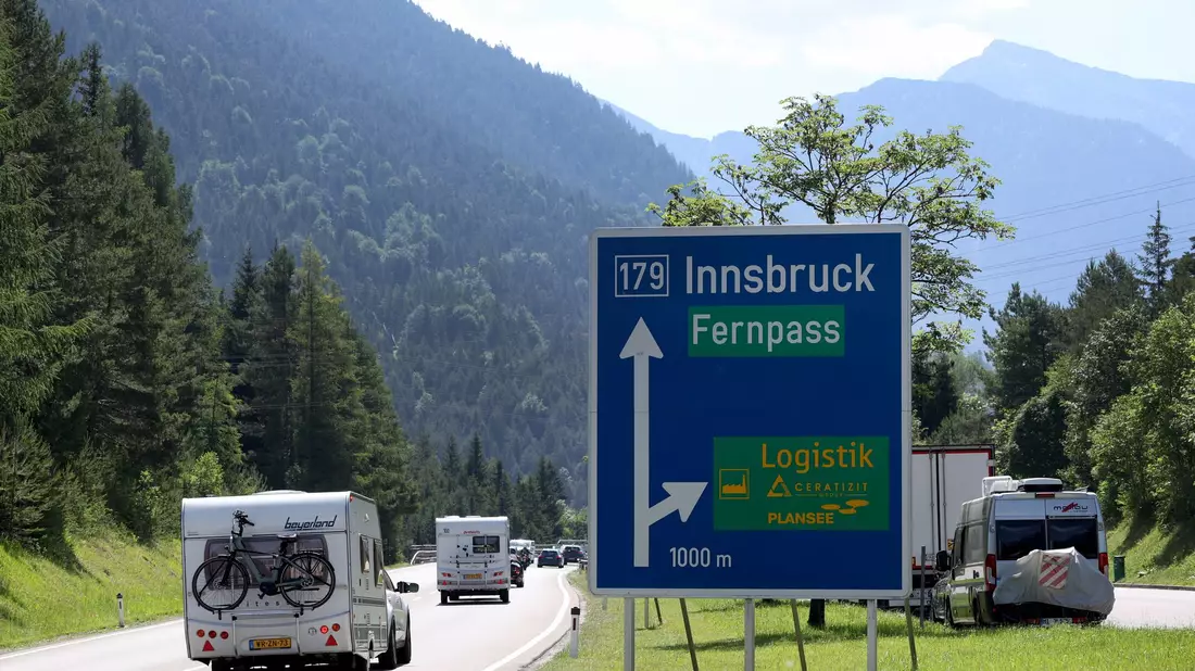 Für zwei Stunden bleibt der Fernpass am 27. Juni wegen einer Demo gesperrt. - Bild: Karl-Josef Hildenbrand/dpa