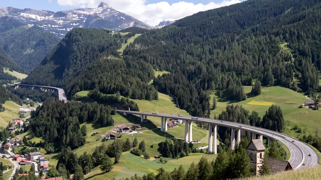 Die Brenner-Autobahn ist eine der wichtigsten Nord-Süd-Verbindungen. (Archivbild)  - Bild: Sven Hoppe/dpa