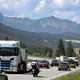 Auch am Fernpass klagen Anwohner über den Transitverkehr. - Bild: Karl-Josef Hildenbrand/dpa