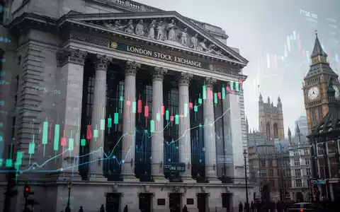 Eine stilisierte Darstellung der Londoner Börse mit einem subtilen Overlay eines digitalen Aktiencharts und Londoner Wahrzeichen im Hintergrund. - Foto: über boerse-global.de