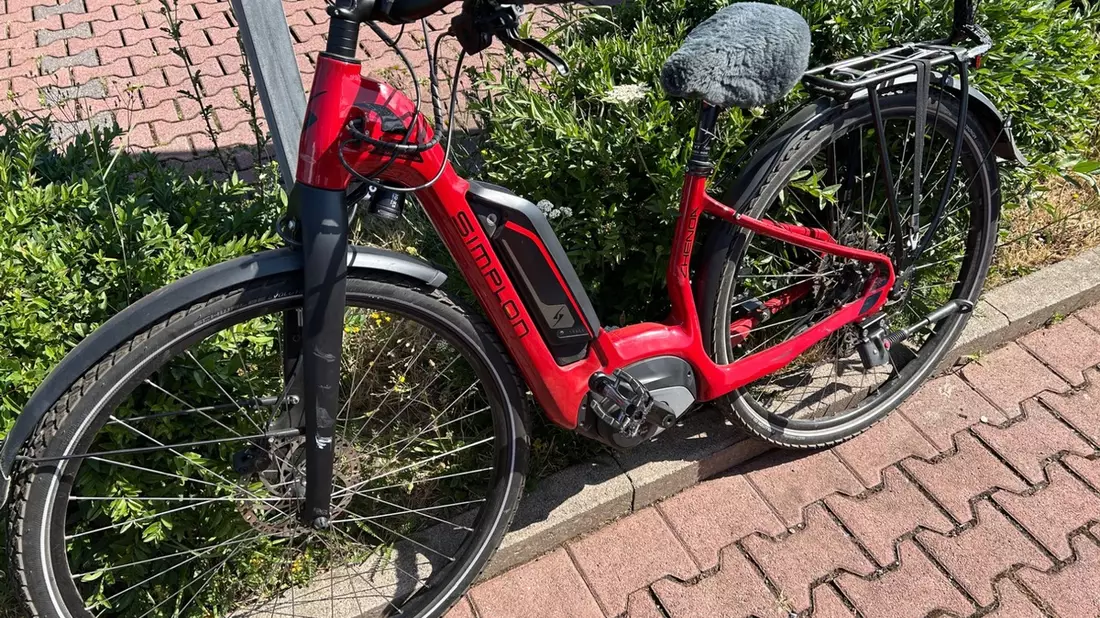 POL-PDLD: Fahrradfahrerin auf Parkplatz angefahren - Bild: presseportal.de