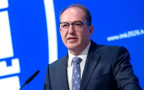 Bundesinnenminister Alexander Dobrindt (CSU) will deutlich mehr Abschiebungen nach Afghanistan. (Archivbild) - Foto: Daniel Bockwoldt/dpa