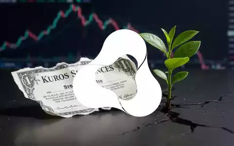 Morgenansicht eines Finanznachrichtenschreibtischs mit Städtehorizont - Foto: über boerse-global.de