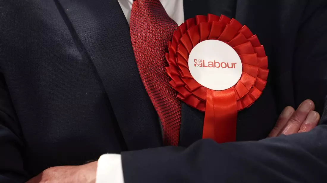 Nicht nur der Premier, sondern auch die Labour-Partei steckt in einer historischen Krise. (Archivbild) - Bild: Joe Giddens/PA Wire/dpa